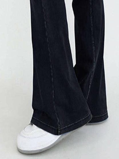 Chic Bootcut Jeans with Wide Waistband and Functional PocketsStyle Redefined
Elevate your wardrobe with these chic bootcut jeans that offer a modern twist. The wide waistband not only adds a stylish element but also ensures coLove Salve Chic Bootcut Jeansjeans