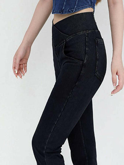 Chic Bootcut Jeans with Wide Waistband and Functional PocketsStyle Redefined
Elevate your wardrobe with these chic bootcut jeans that offer a modern twist. The wide waistband not only adds a stylish element but also ensures coLove Salve Chic Bootcut Jeansjeans