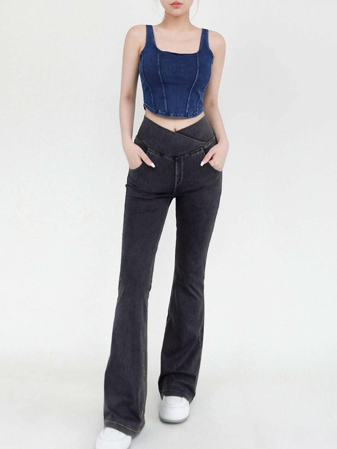 Chic Bootcut Jeans with Wide Waistband and Functional PocketsStyle Redefined
Elevate your wardrobe with these chic bootcut jeans that offer a modern twist. The wide waistband not only adds a stylish element but also ensures coLove Salve Chic Bootcut Jeansjeans