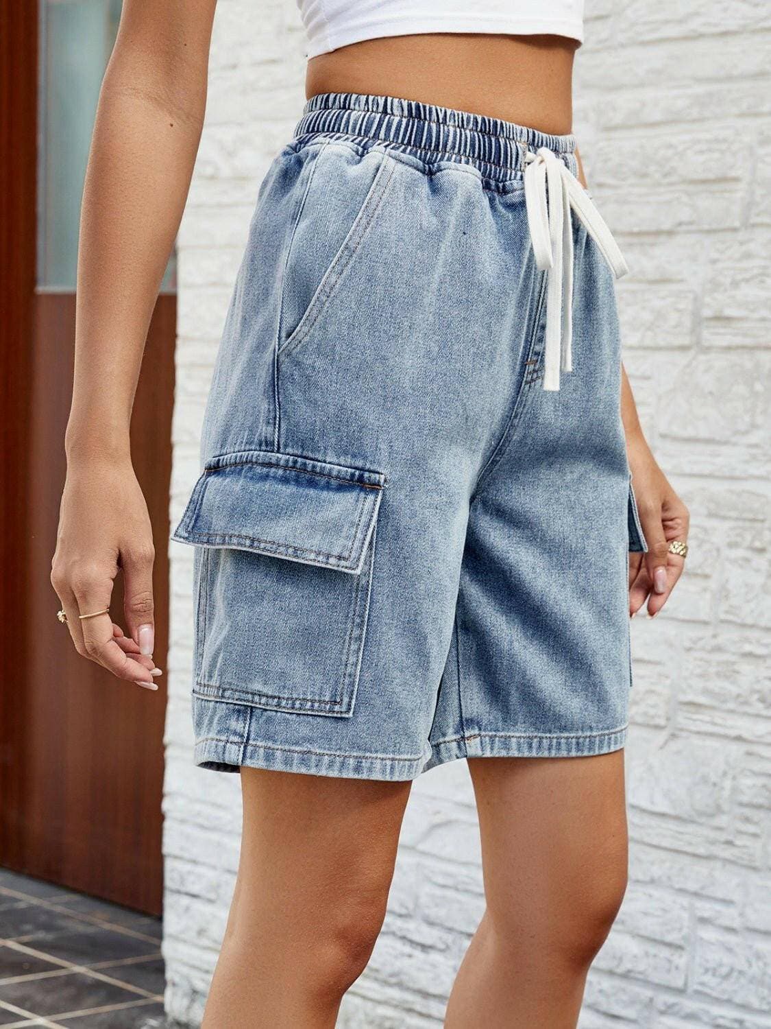 Drawstring Denim Shorts with Convenient PocketsRevamp Your Casual Style
Effortlessly enhance your wardrobe with our Drawstring Denim Shorts with Convenient Pockets. These shorts are designed to blend functionalitLove Salve Drawstring Denim Shortsjeans