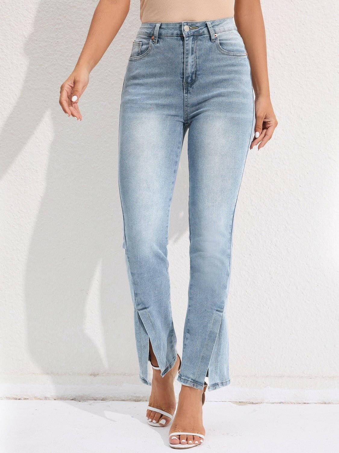 Stylish buttoned slit jeans with functional pockets and stretchy comfort