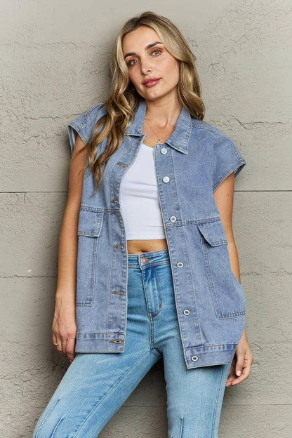 Stylish sleeveless denim shirt with pockets for effortless chic