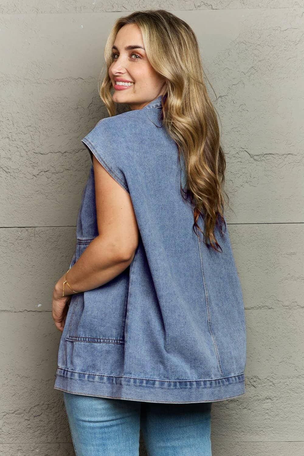 Stylish sleeveless denim shirt with pockets for effortless chic