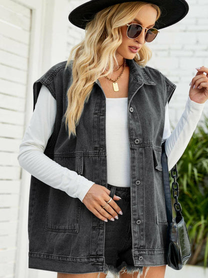 Chic denim sleeveless top with pockets