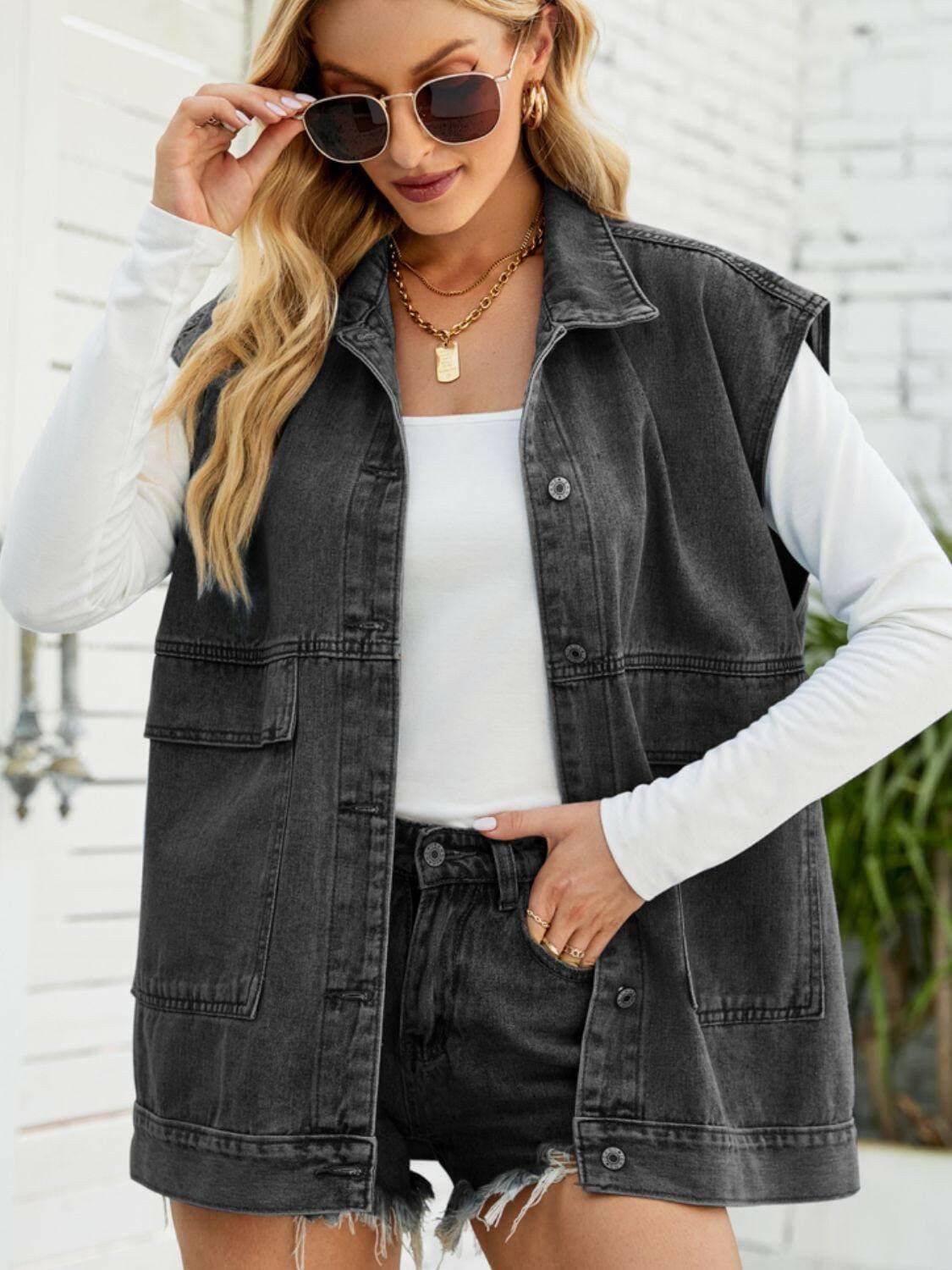 Stylish sleeveless denim shirt with pockets for effortless chic