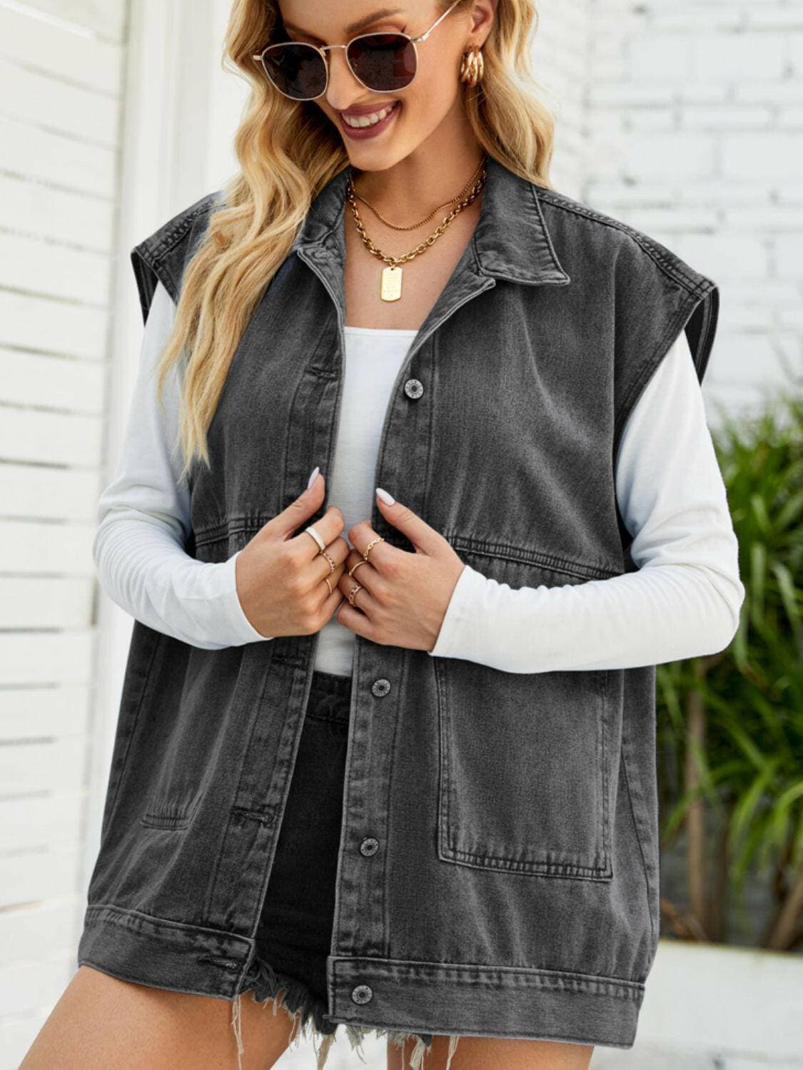 Stylish sleeveless denim shirt with pockets for effortless chic