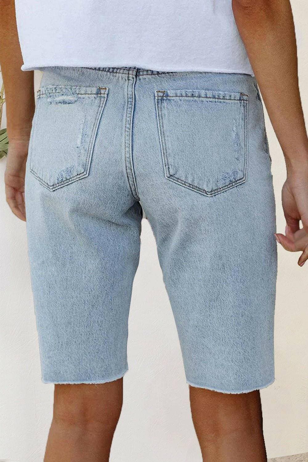 Raw Edge Distressed Denim ShortsUpgrade Your Summer Wardrobe
Introducing our Raw Edge Distressed Denim Shorts, the perfect blend of style and comfort. Designed for the fashion-forward individual, tLove Salve Raw Edge Distressed Denim Shortsjeans