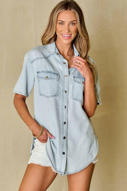 Slit Snap Down Short Sleeve Denim TopUpgrade Your Style with our Slit Snap Down Short Sleeve Denim Top

Revamp your wardrobe with our chic Slit Snap Down Short Sleeve Denim Top. Made from a luxurious blLove Salve Short Sleeve Denim Topjeans