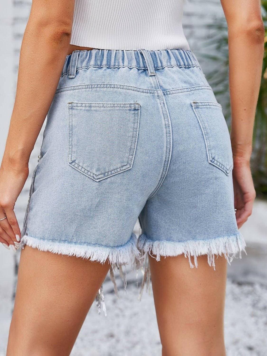 Pearl Adorned Distressed Denim Shorts with Handy PocketsBold Fashion Statement
Make a bold fashion statement with our Pearl Adorned Distressed Denim Shorts, a perfect blend of edgy and elegant style. These meticulously crLove Salve Pearl Adorned Distressed Denim Shortsjeans