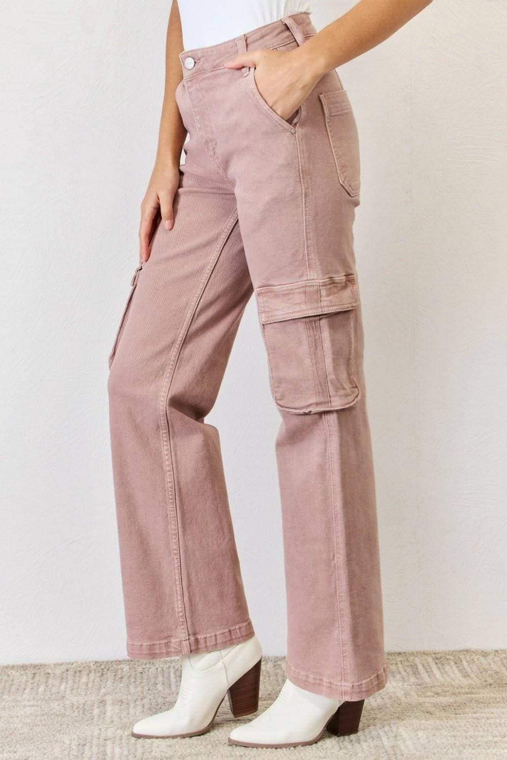 Cargo Chic: High-Rise Utility Jeans with Wide-Leg Silhouette - ElevateElevate Your Style
 Step up your fashion game with the RISEN Cargo Wide Leg Jeans. These high-rise utility jeans are not just a wardrobe addition; they are a transfoLove Salve Cargo Chicjeans