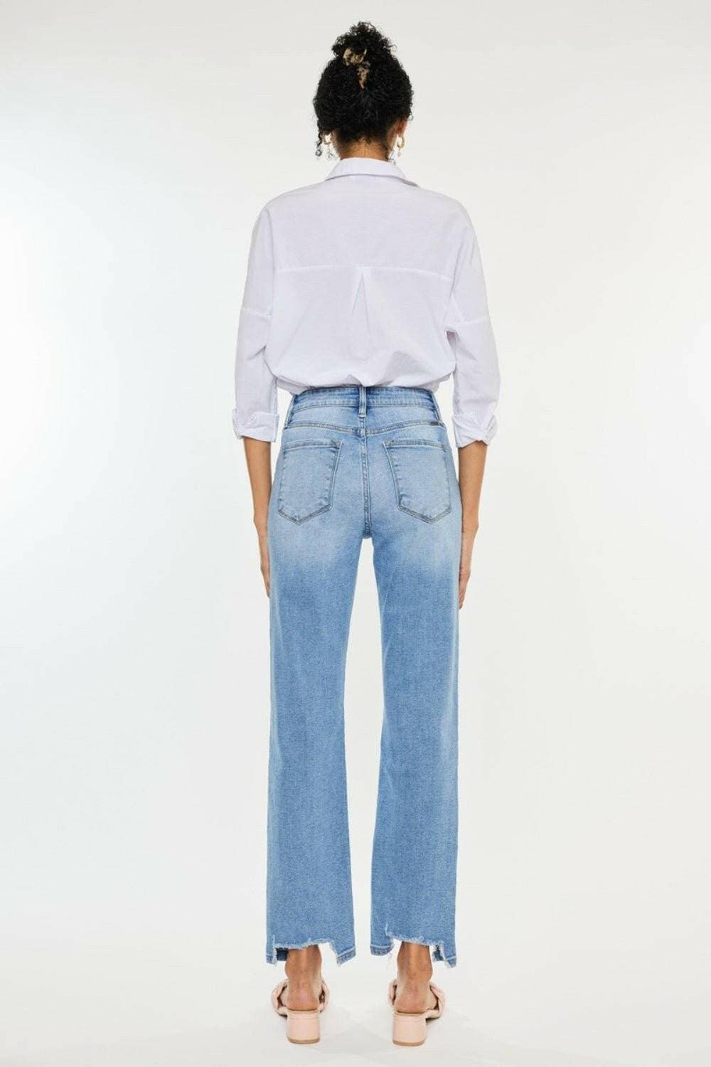 Essential High Waist Straight Jeans with Raw Hem: Elevate Your Style GEssential High Waist Straight Jeans with Raw Hem

Elevate Your Style Game with the Essential High Waist Straight Jeans, the perfect fusion of comfort and contemporarLove Salve Essential High Waist Straight Jeansjeans