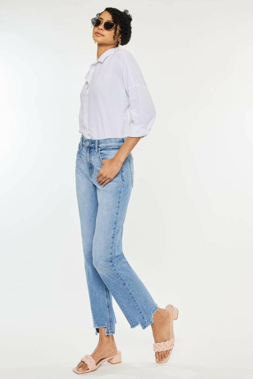 Essential High Waist Straight Jeans with Raw Hem: Elevate Your Style GEssential High Waist Straight Jeans with Raw Hem

Elevate Your Style Game with the Essential High Waist Straight Jeans, the perfect fusion of comfort and contemporarLove Salve Essential High Waist Straight Jeansjeans