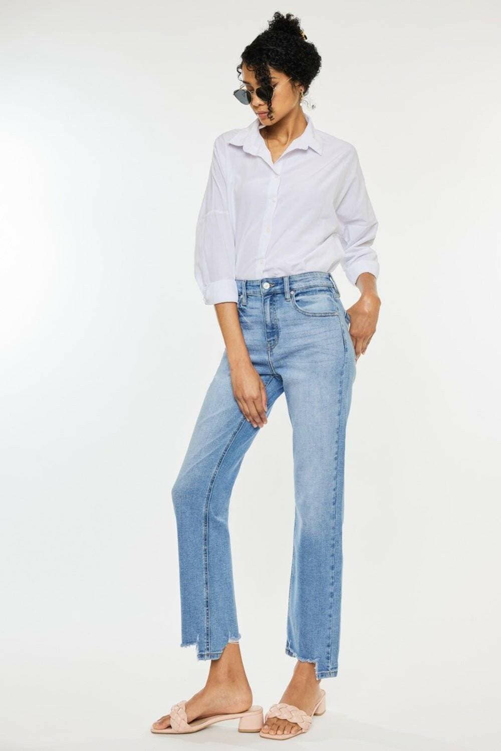 Essential High Waist Straight Jeans with Raw Hem: Elevate Your Style GEssential High Waist Straight Jeans with Raw Hem

Elevate Your Style Game with the Essential High Waist Straight Jeans, the perfect fusion of comfort and contemporarLove Salve Essential High Waist Straight Jeansjeans