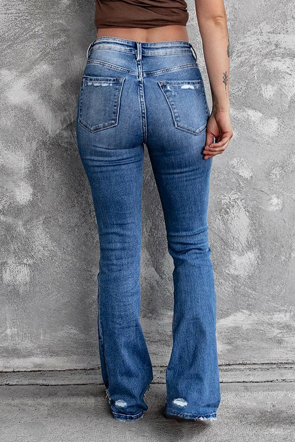 Sequin Spark Distressed Bootcut JeansSequin Spark Distressed Bootcut Jeans

Elevate your denim wardrobe with our Sequin Spark Distressed Bootcut Jeans. These jeans are not just a piece of clothing; theyLove Salve Sequin Spark Distressed Bootcut Jeansjeans