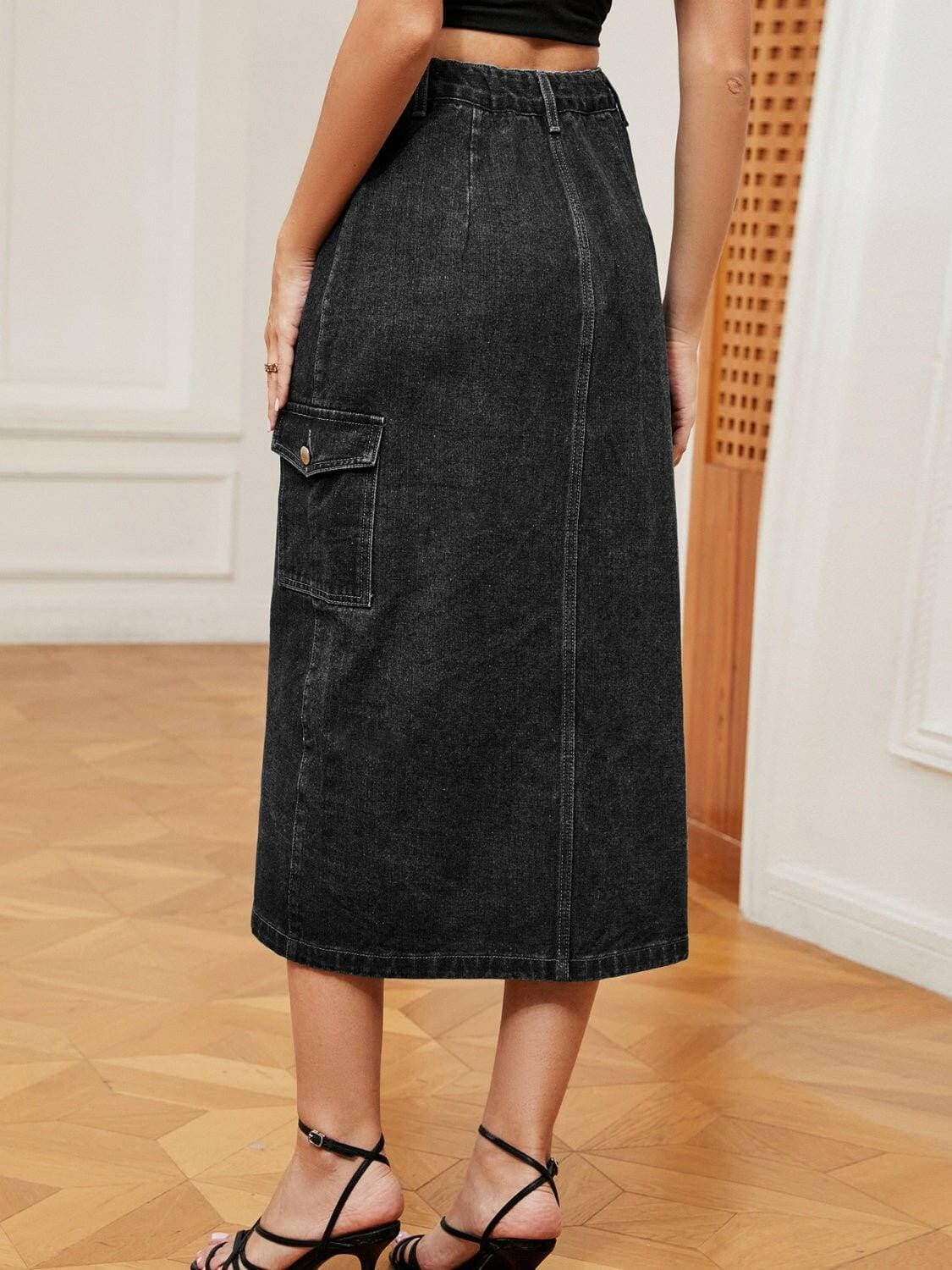 Chic Button-Down Denim SkirtChic Button-Down Denim Skirt

Revamp your style with our Chic Button-Down Denim Skirt, the ultimate fashion statement that will elevate your wardrobe to new heights.Love Salve Chic Button-jeans