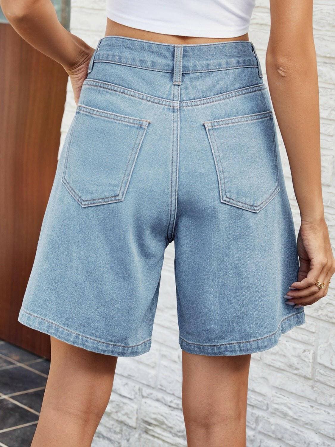 Chic High-Waisted Denim Shorts with Handy PocketsUpgrade Your Summer Wardrobe with Chic High-Waisted Denim Shorts

Revamp your summer look effortlessly with our Chic High-Waisted Denim Shorts. Crafted with a figureLove Salve Chic High-Waisted Denim Shortsjeans