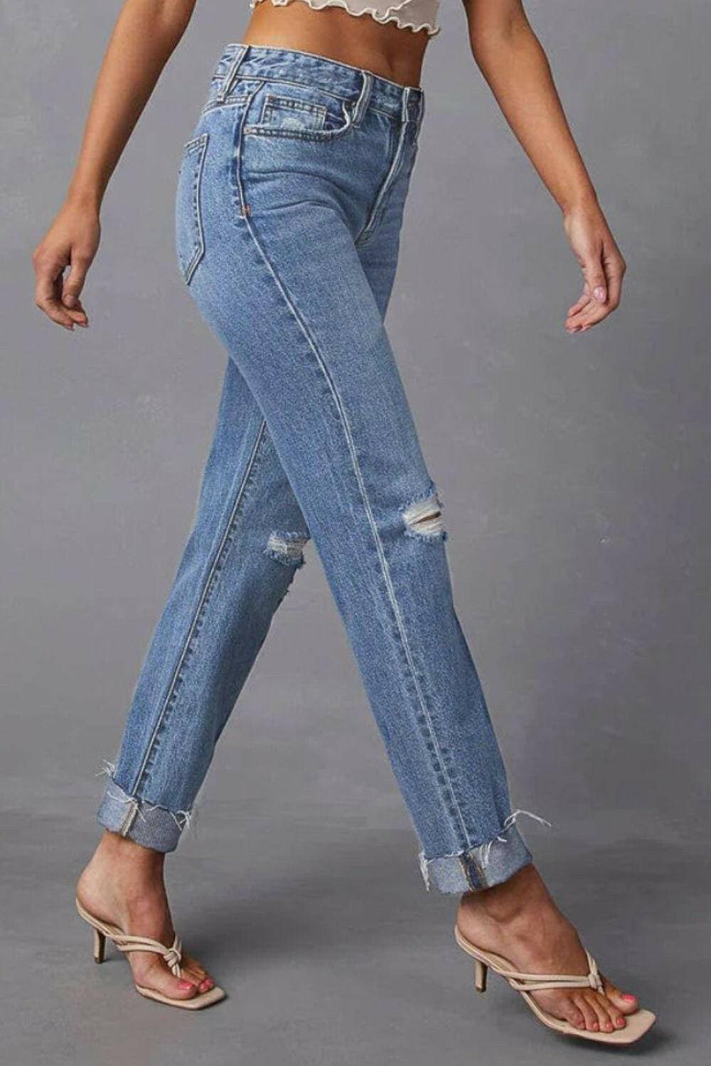 Chic distressed straight jeans with trendy raw hem and pockets