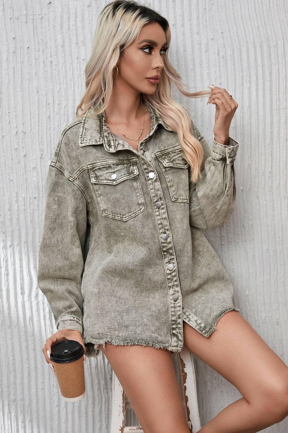 Button-Up Denim Jacket with Raw Hem and PocketsButton-Up Denim Jacket with Raw Hem and Pockets

Elevate your wardrobe with our Button-Up Denim Jacket with Raw Hem and Pockets, a perfect blend of fashion and functLove Salve Denim Jacketjeans