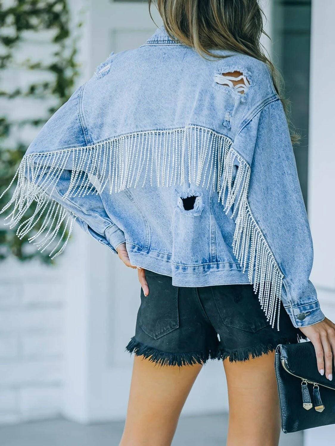 Denim Distressed Fringe JacketUpgrade Your Style with our Denim Distressed Fringe Jacket

Step up your fashion game with our must-have Denim Distressed Fringe Jacket, a fusion of trendiness and cLove Salve Denim Distressed Fringe Jacketjeans