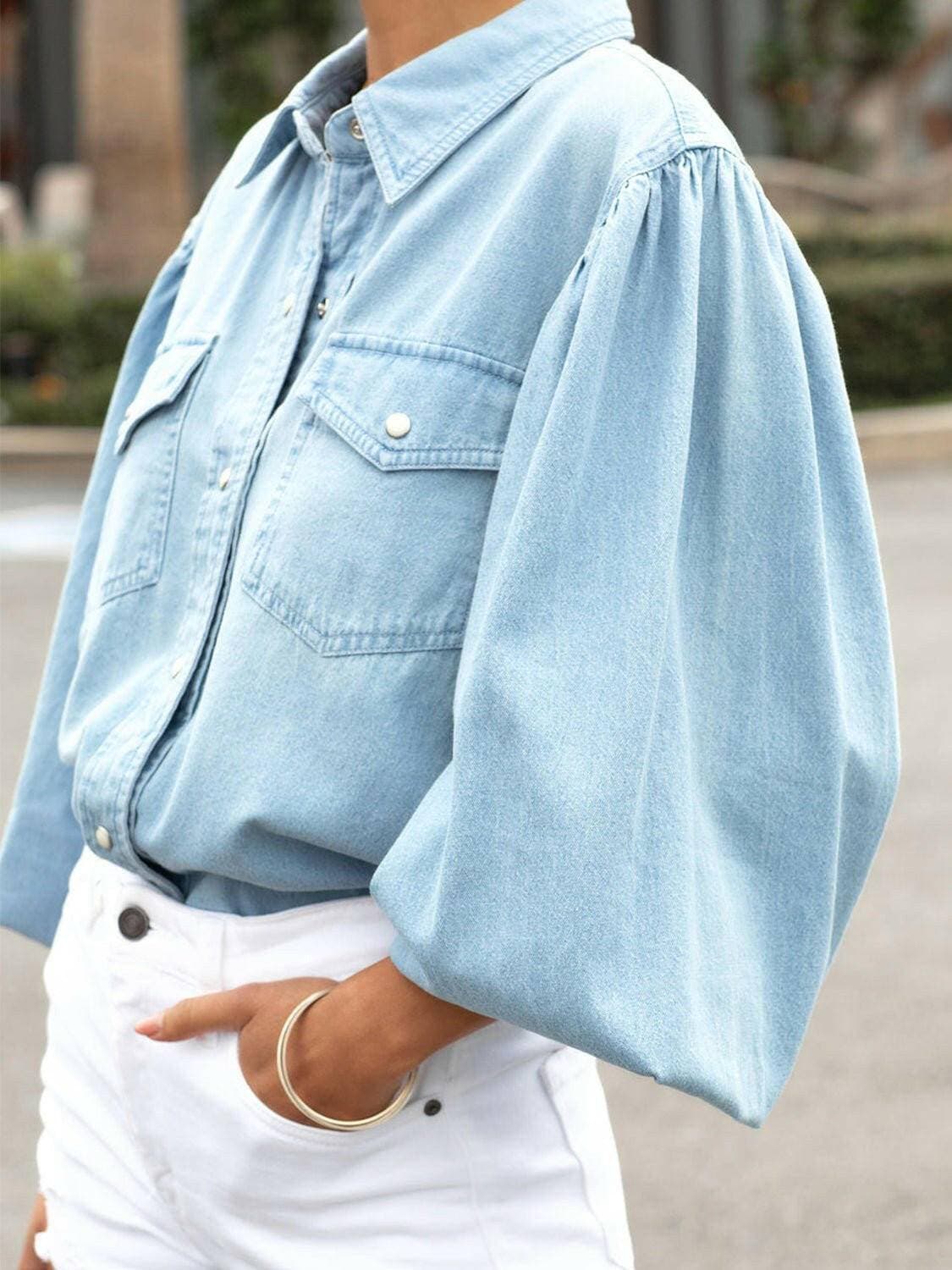 Snap Down Puff Sleeve Denim Top with Button DetailRevitalize Your Wardrobe

Elevate your fashion game with the Snap Down Puff Sleeve Denim Top, a chic blend of style, comfort, and practicality that keeps you feelingLove Salve Puff Sleeve Denim Topjeans