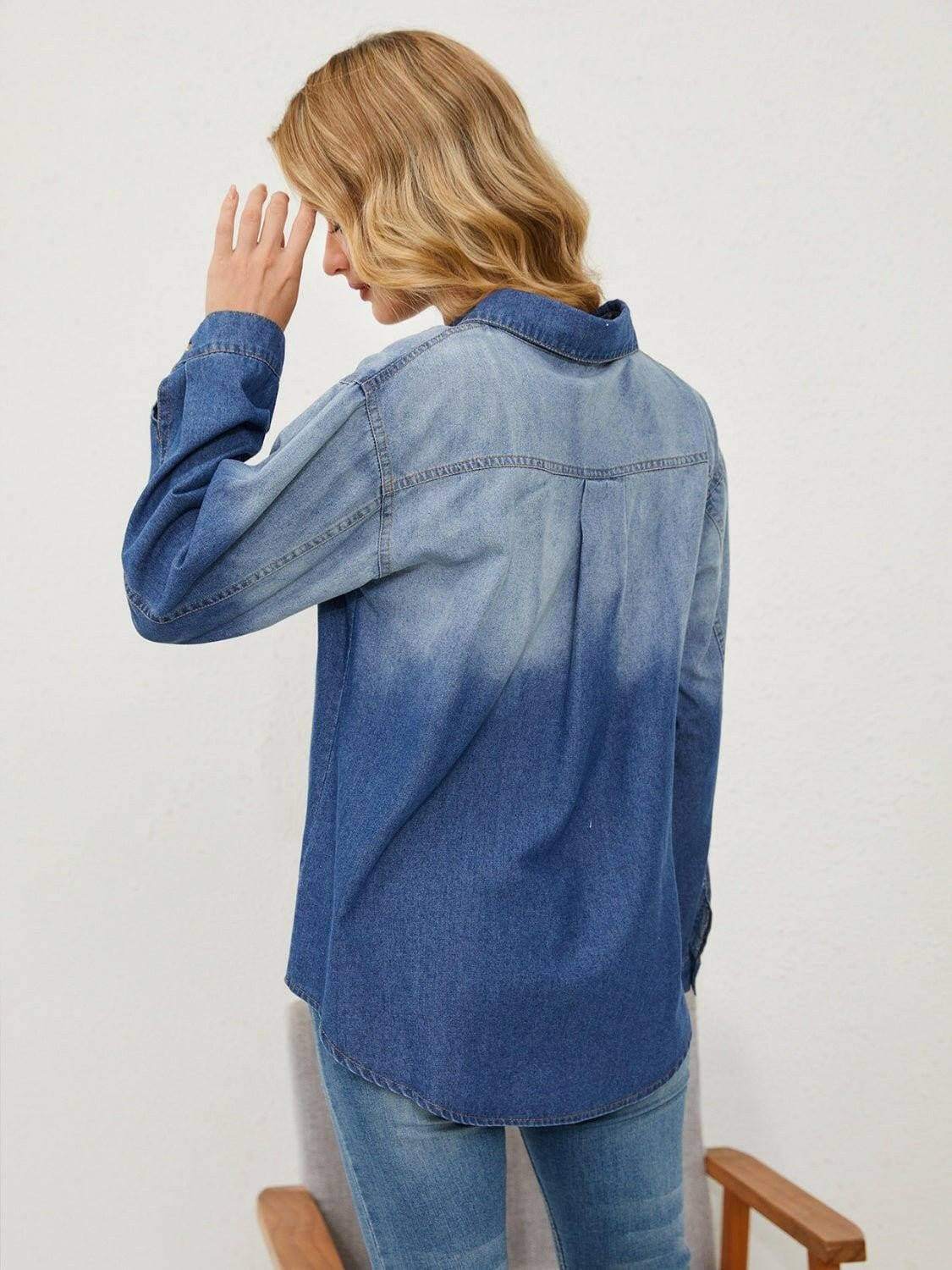 Jeansjacke mit überschnittenen Schultern und funktionellen Taschen