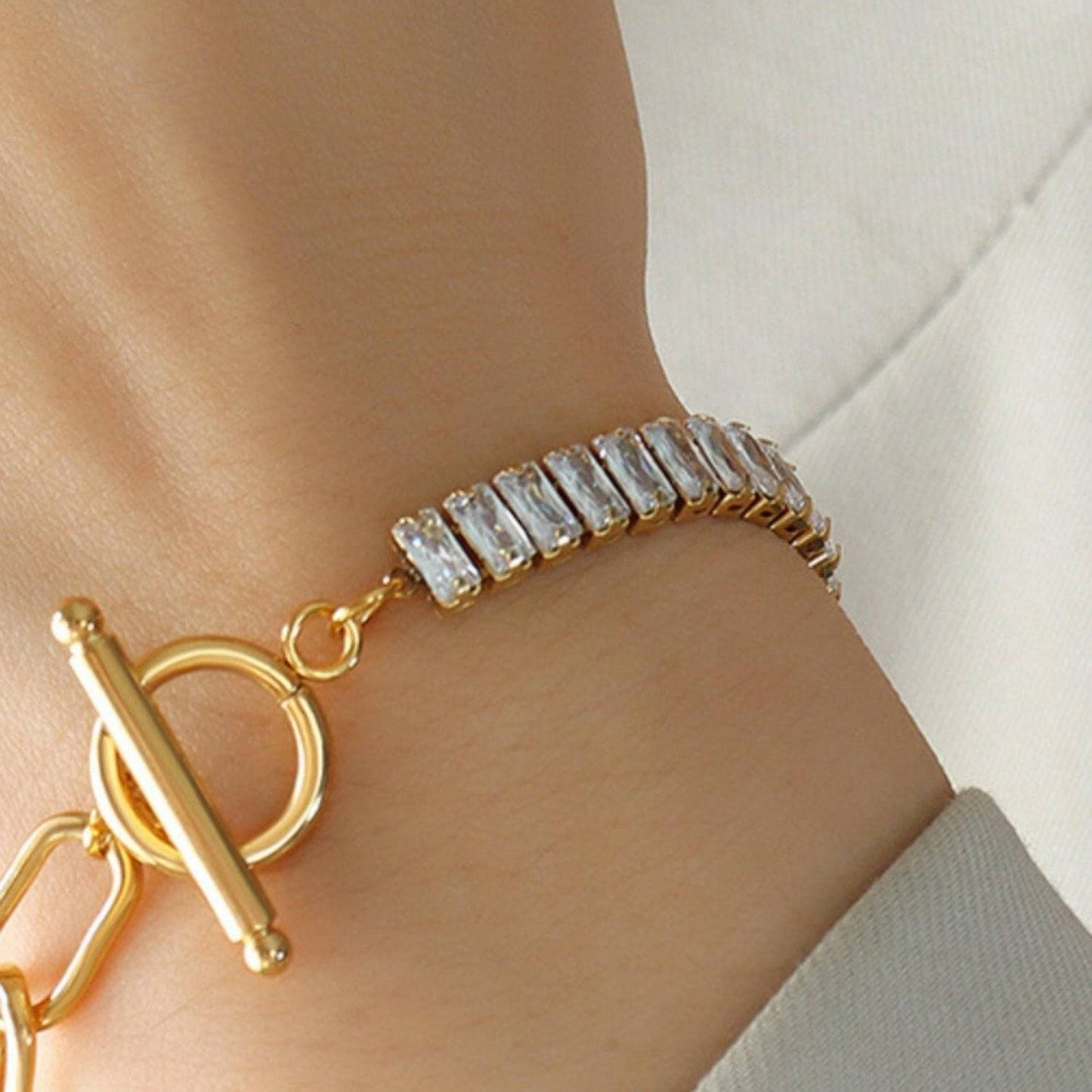 Exquisite Zircon Closure Bracelet with Titanium Steel Detail - Love Salve 