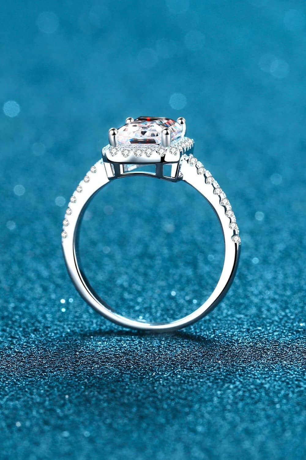 Elegant Sterling Silver Halo Ring with 2 Carat Moissanite - Luxury StaIndulge in Luxury with the Elegant Sterling Silver Halo Ring
 Make a bold statement with our exquisite 2 Carat Moissanite Sterling Silver Halo Ring, a true symbol ofLove Salve 2 Carat Moissanite - Luxury Statement PieceJewelry