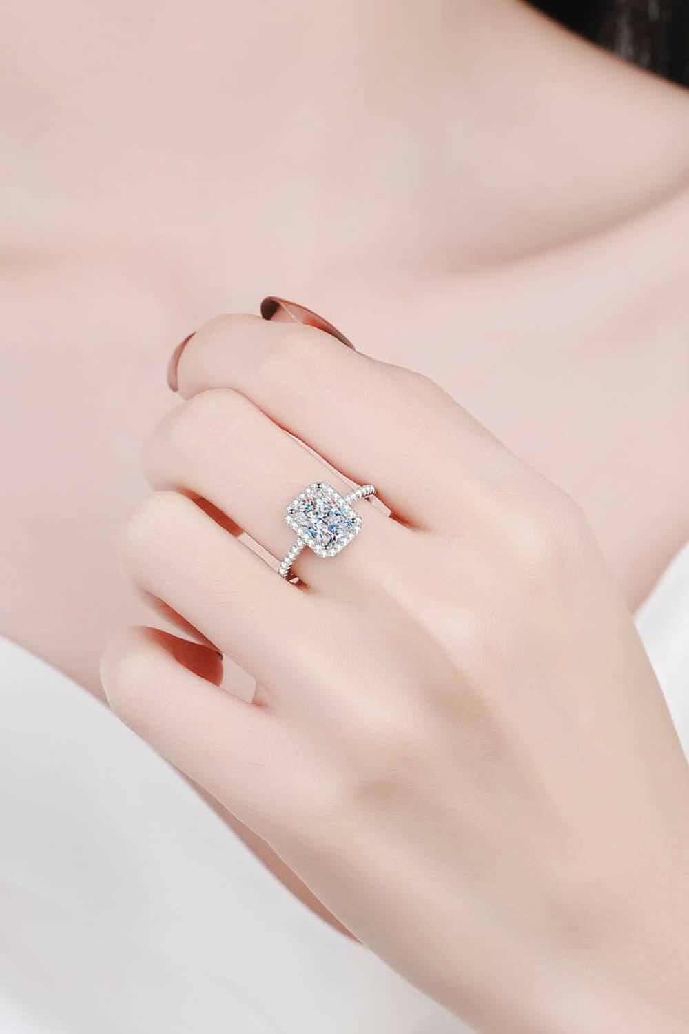 Elegant Sterling Silver Halo Ring with 2 Carat Moissanite - Luxury StaIndulge in Luxury with the Elegant Sterling Silver Halo Ring
 Make a bold statement with our exquisite 2 Carat Moissanite Sterling Silver Halo Ring, a true symbol ofLove Salve 2 Carat Moissanite - Luxury Statement PieceJewelry