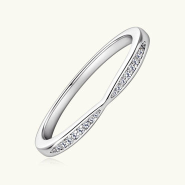 Radiant Moissanite Solitaire Silver Band RingExperience Timeless Elegance with our Radiant Moissanite Solitaire Silver Band Ring
 
 
Material: Crafted from premium 925 sterling silver, featuring a dazzling MoisLove Salve Radiant Moissanite Solitaire Silver Band RingJewelry