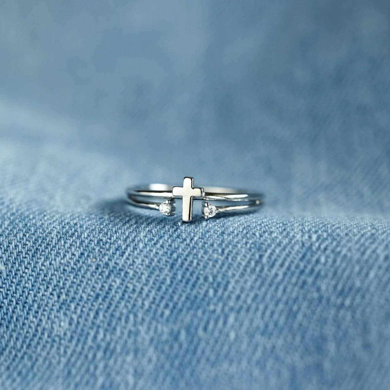 Adjustable Cross Design 925 Sterling Silver RingAdjustable Cross Design 925 Sterling Silver Ring
 Experience the perfect fusion of elegance and versatility with our Adjustable Cross Design 925 Sterling Silver RingLove Salve Adjustable Cross Design 925 Sterling Silver RingJewelry