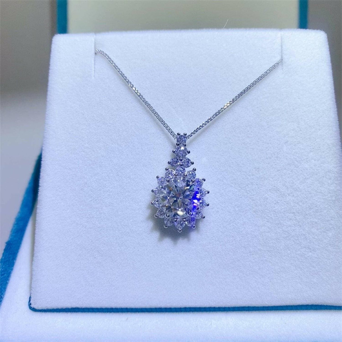 Luxurious 5 Carat Moissanite Necklace with Certificate and Warranty - Love Salve 