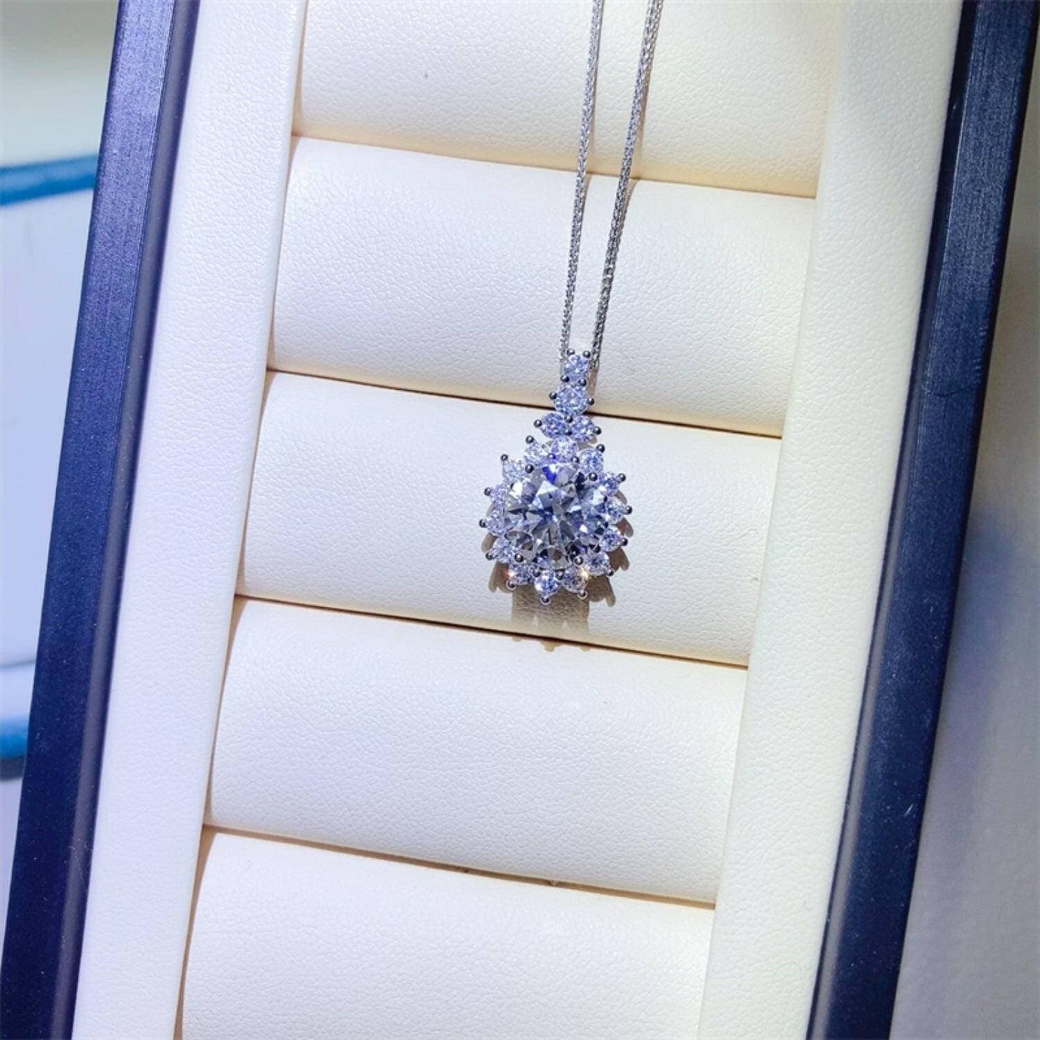 Luxurious 5 Carat Moissanite Necklace with Certificate and Warranty - Love Salve 