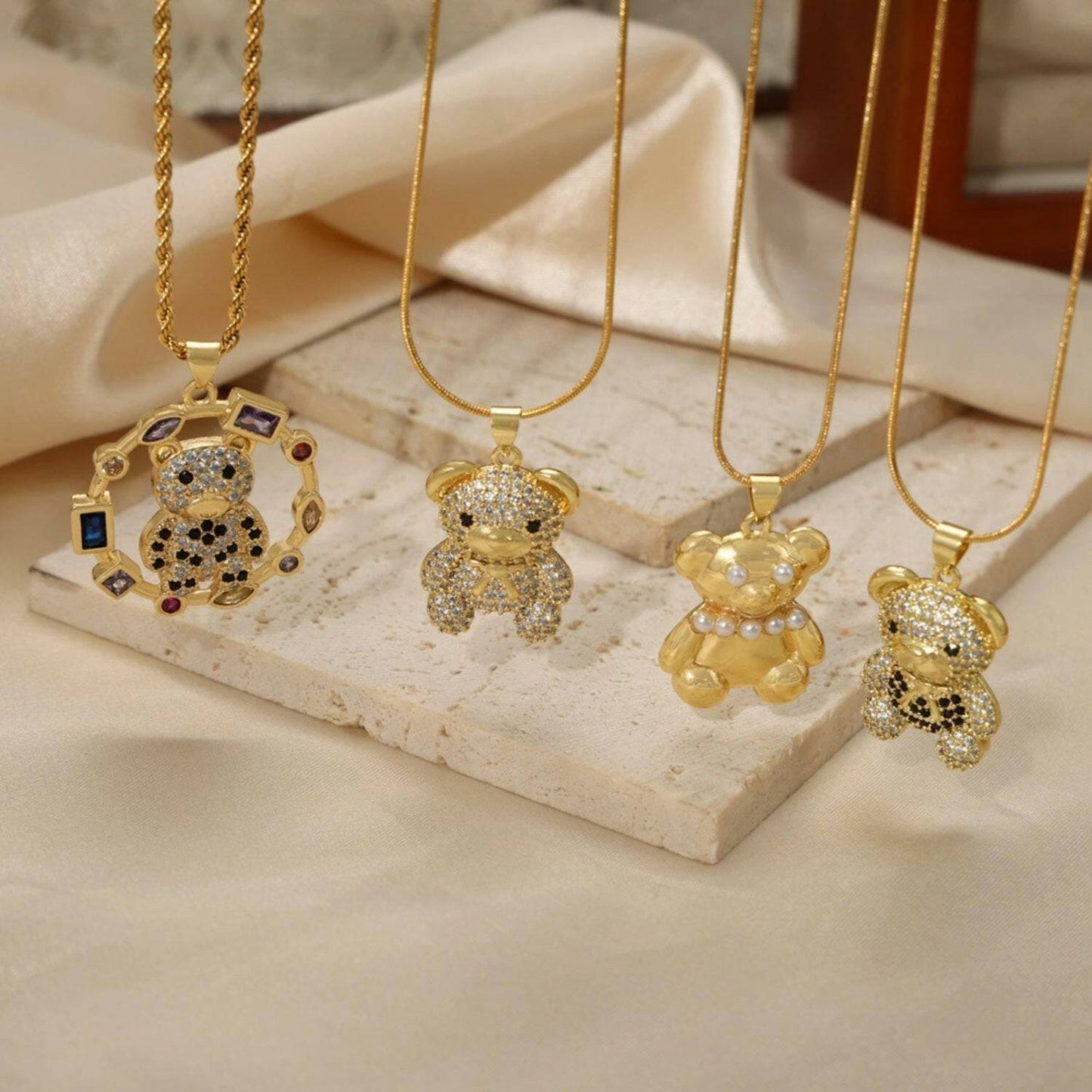 Bear Pendant Necklace with Gold-Plated Titanium Steel and Zircon DetaiBear Pendant Necklace with Gold-Plated Titanium Steel and Zircon Detailing
 Make a Bold Statement with Elegance and Style
 Key Features:
 
 
Durable Material: CrafteLove Salve Bear Pendant NecklaceJewelry