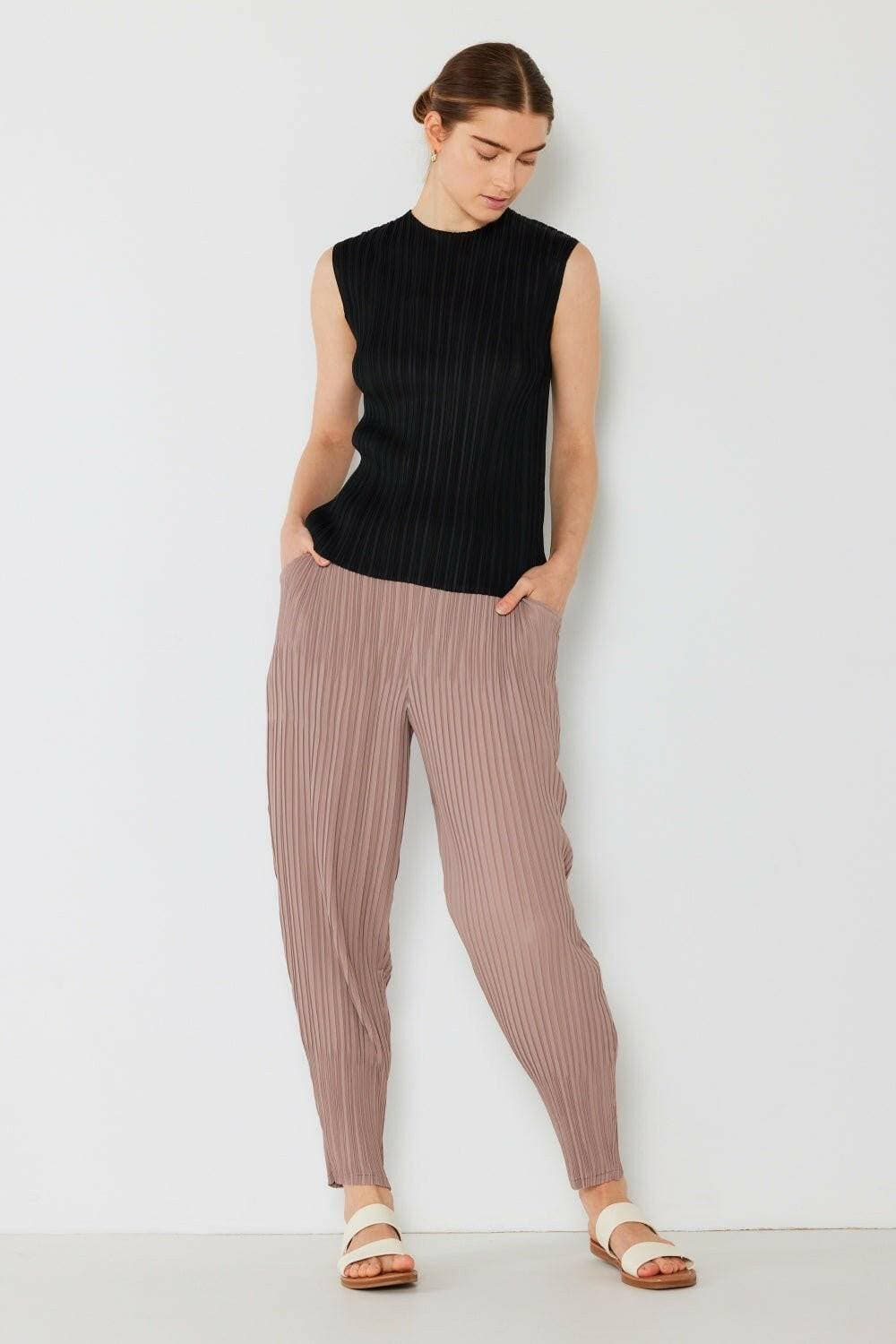 Elegance Redefined: Pleated Jogger Pants with a Contemporary Flair - Love Salve 