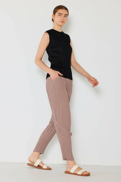 Elegance Redefined: Pleated Jogger Pants with a Contemporary Flair - Love Salve 