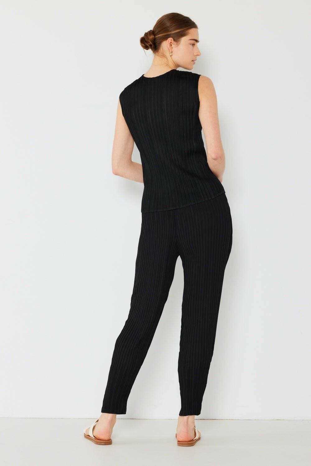 Elegance Redefined: Pleated Jogger Pants with a Contemporary Flair - Love Salve 