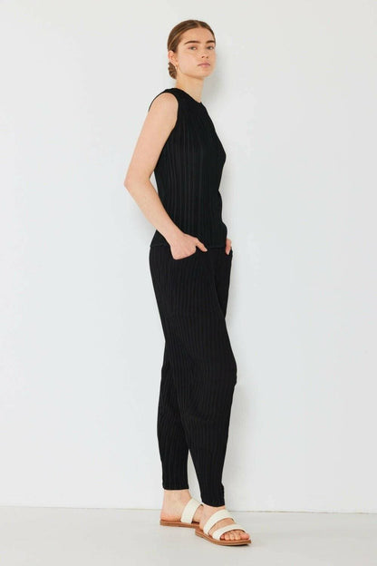 Elegance Redefined: Pleated Jogger Pants with a Contemporary Flair - Love Salve 