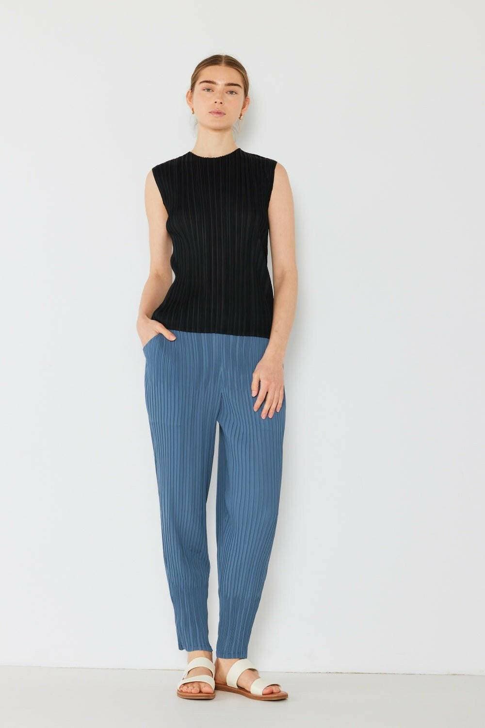 Elegance Redefined: Pleated Jogger Pants with a Contemporary Flair - Love Salve 