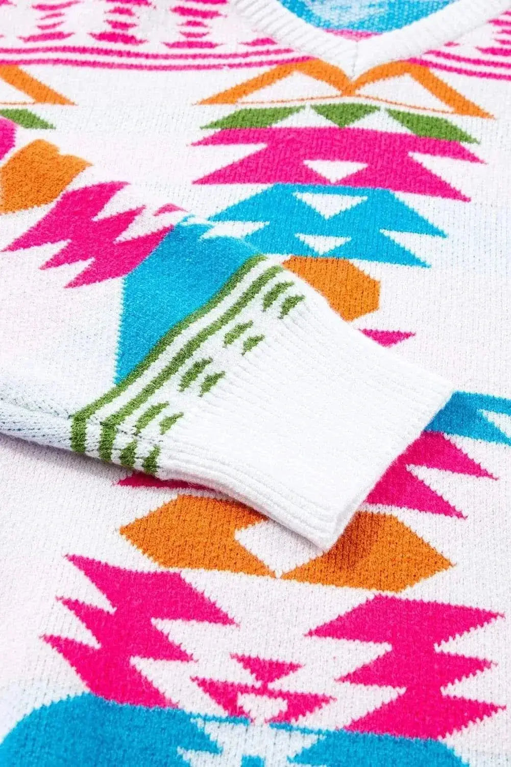 Chic geometric v-neck sweater - Love Salve 