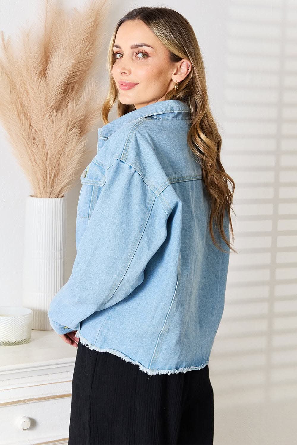 Trendy denim jacket with raw hem - Love Salve 