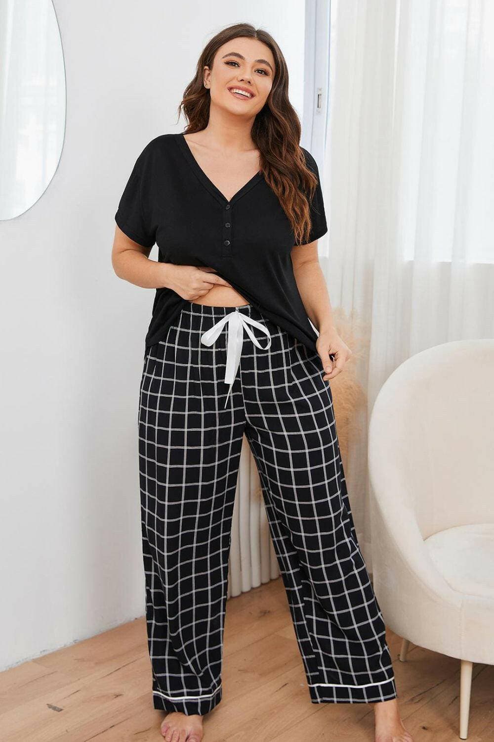 Cozy Plaid V-Neck Lounge Set for Plus SizesCozy Plaid V-Neck Lounge Set for Plus Sizes
 Experience the Perfect Blend of Comfort and Style
 
 Key Features:
 
 
Ultimate Comfort: Relax in sophistication with ouLove Salve -Neck Lounge Setlounge