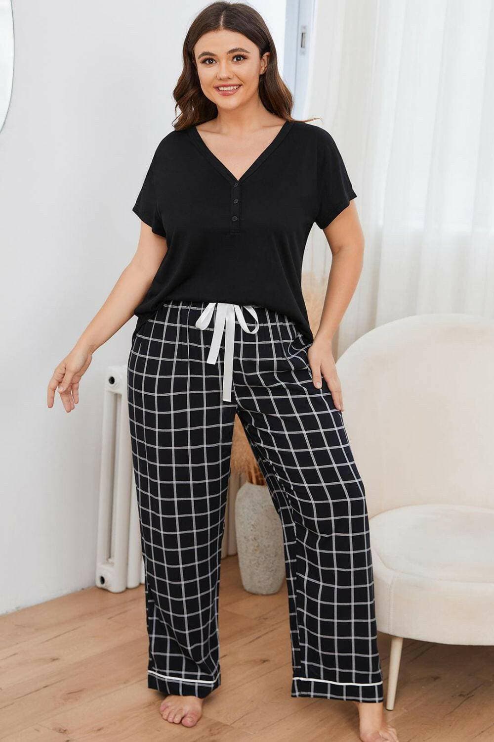 Cozy Plaid V-Neck Lounge Set for Plus SizesCozy Plaid V-Neck Lounge Set for Plus Sizes
 Experience the Perfect Blend of Comfort and Style
 
 Key Features:
 
 
Ultimate Comfort: Relax in sophistication with ouLove Salve -Neck Lounge Setlounge