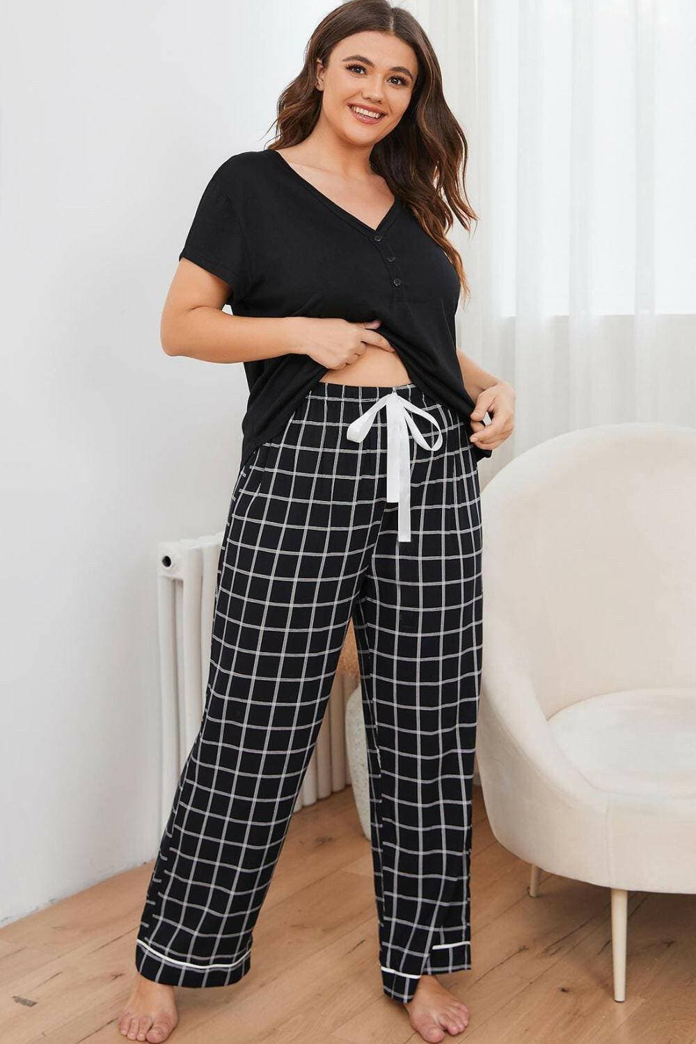 Cozy Plaid V-Neck Lounge Set for Plus SizesCozy Plaid V-Neck Lounge Set for Plus Sizes
 Experience the Perfect Blend of Comfort and Style
 
 Key Features:
 
 
Ultimate Comfort: Relax in sophistication with ouLove Salve -Neck Lounge Setlounge