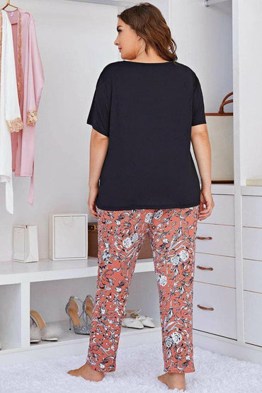 Floral Lounge Set for Curvy Ladies with Round Neck Tee and Stretchy PaFloral Lounge Set for Curvy Ladies with Round Neck Tee and Stretchy Pants
 Upgrade your loungewear game with our Floral Lounge Set designed specifically for curvy laLove Salve Floral Lounge Setlounge