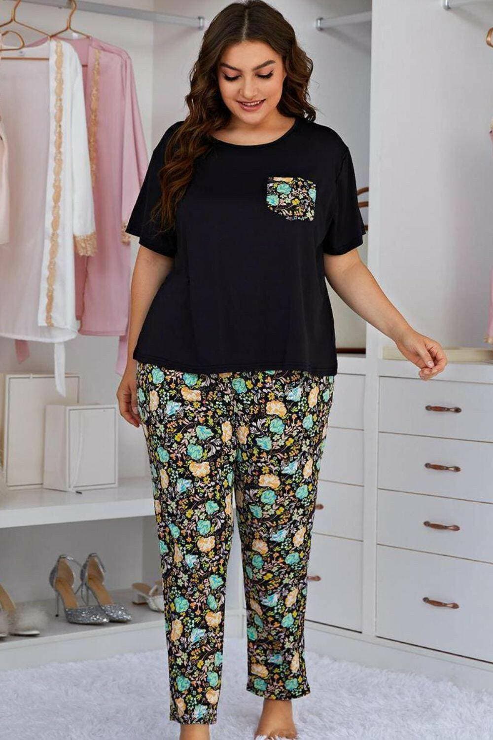 Floral Lounge Set for Curvy Ladies with Round Neck Tee and Stretchy PaFloral Lounge Set for Curvy Ladies with Round Neck Tee and Stretchy Pants
 Upgrade your loungewear game with our Floral Lounge Set designed specifically for curvy laLove Salve Floral Lounge Setlounge