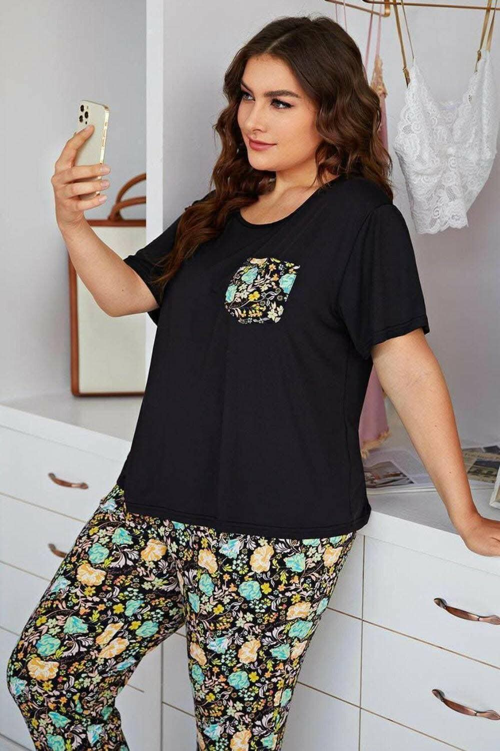 Floral Lounge Set for Curvy Ladies with Round Neck Tee and Stretchy PaFloral Lounge Set for Curvy Ladies with Round Neck Tee and Stretchy Pants
 Upgrade your loungewear game with our Floral Lounge Set designed specifically for curvy laLove Salve Floral Lounge Setlounge