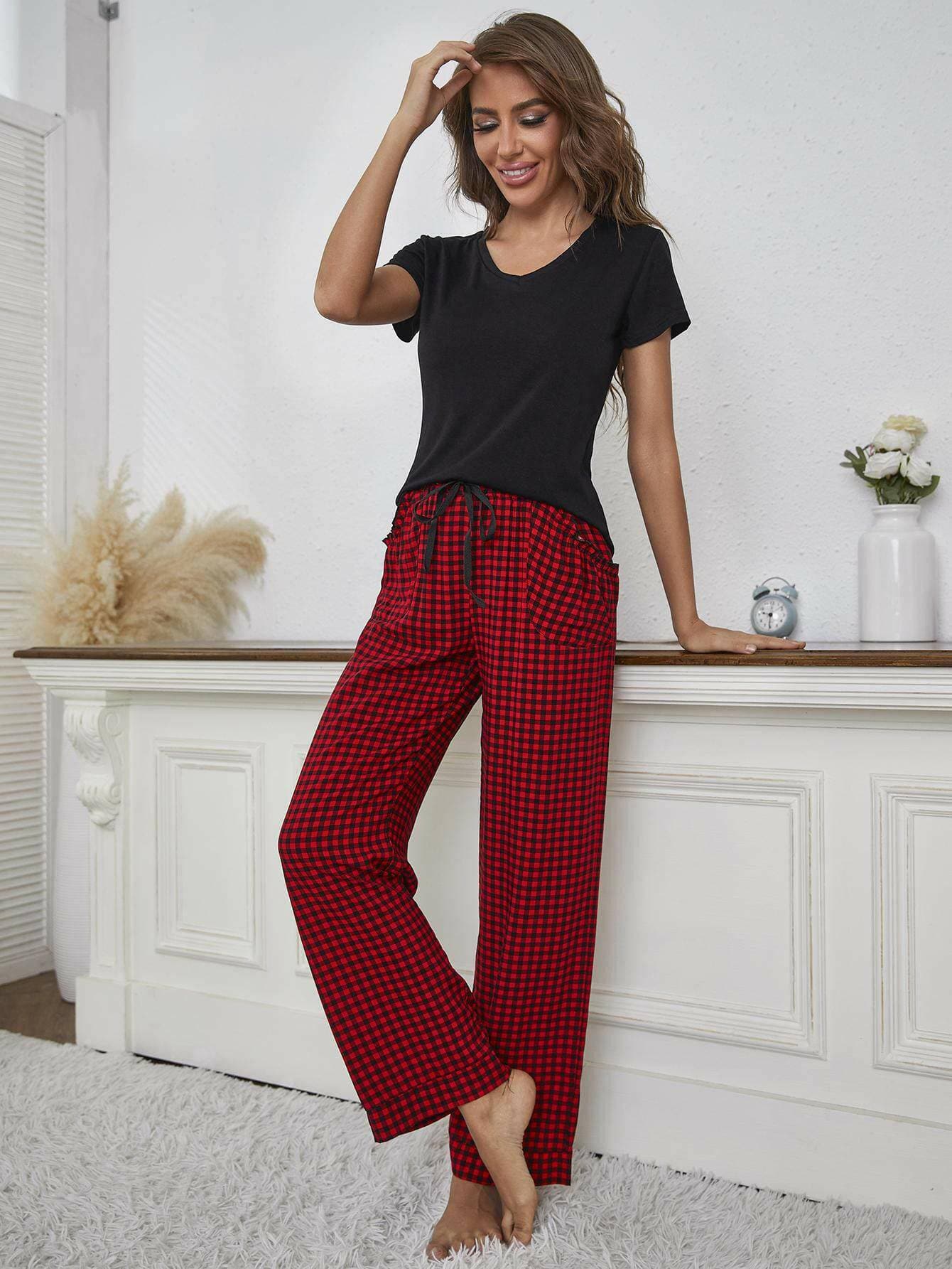 Elegant Plaid Gingham Lounge Suit with V-Neck TopRevamp Your Lounge Look with Style
 
 
Elevate Your Comfort: Stay cozy and chic with this lounge suit
 
Sophisticated Design: Classic plaid gingham pattern for a modLove Salve Elegant Plaid Gingham Lounge Suitlounge