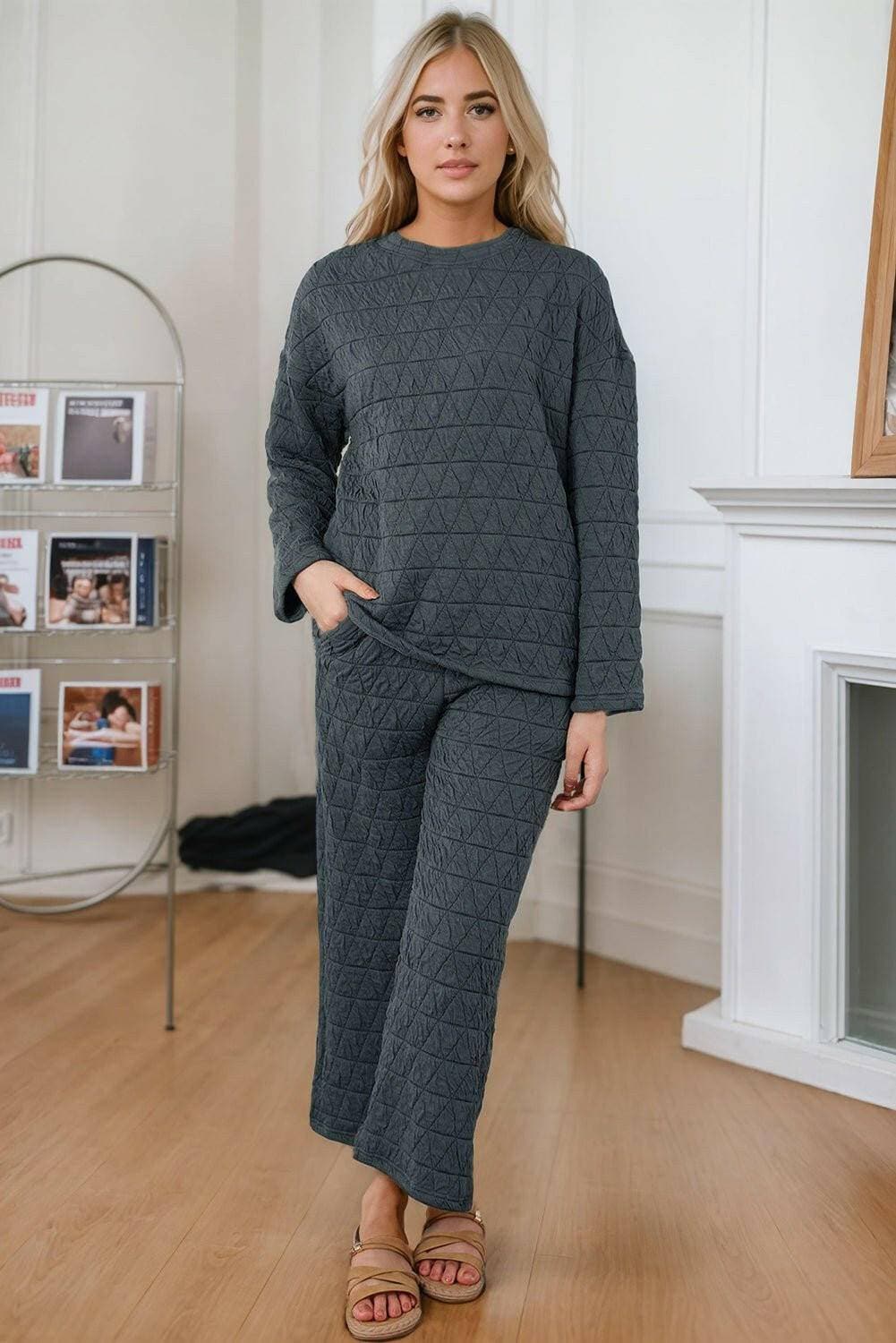 Luxe Lounge Set with Mock Neck Top and Cargo PantsUpgrade Your Loungewear Game with Our Luxe Lounge Set
 
 
Chic Style and Comfort: Elevate your lounging experience with this two-piece set that combines stylish sophLove Salve Luxe Lounge Setlounge