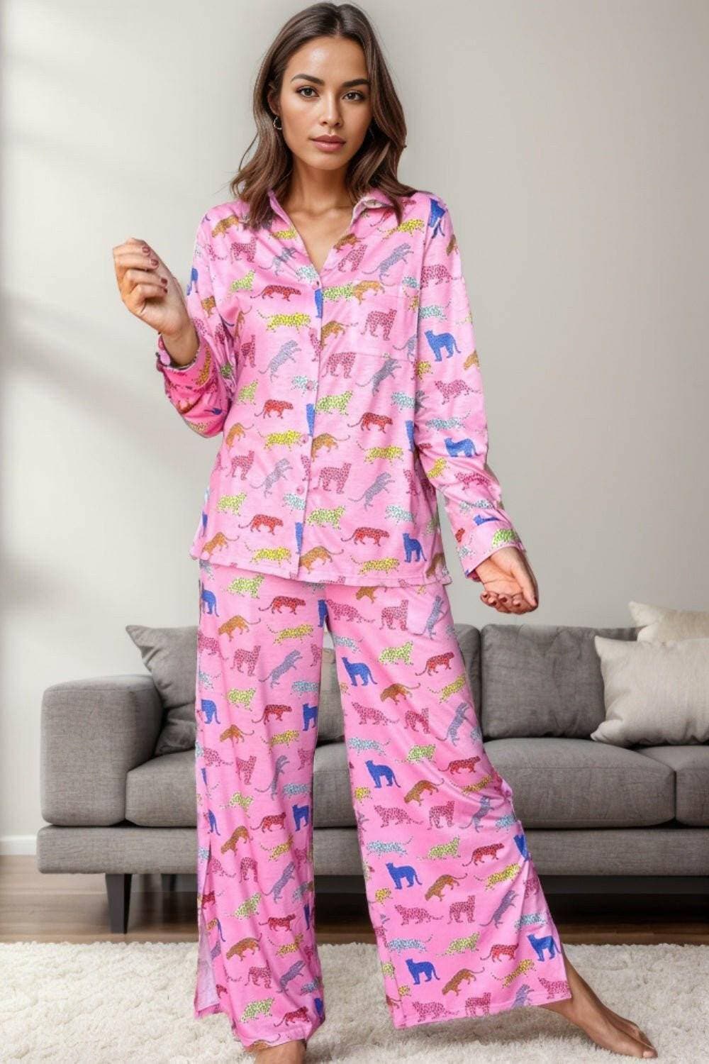 Cozy Printed Lounge Set with Pockets for Stylish RelaxationCozy Printed Lounge Set with Pockets for Stylish Relaxation
 Indulge in luxurious comfort with our Cozy Printed Lounge Set featuring stylish prints and functional poLove Salve Cozy Printed Lounge Setlounge