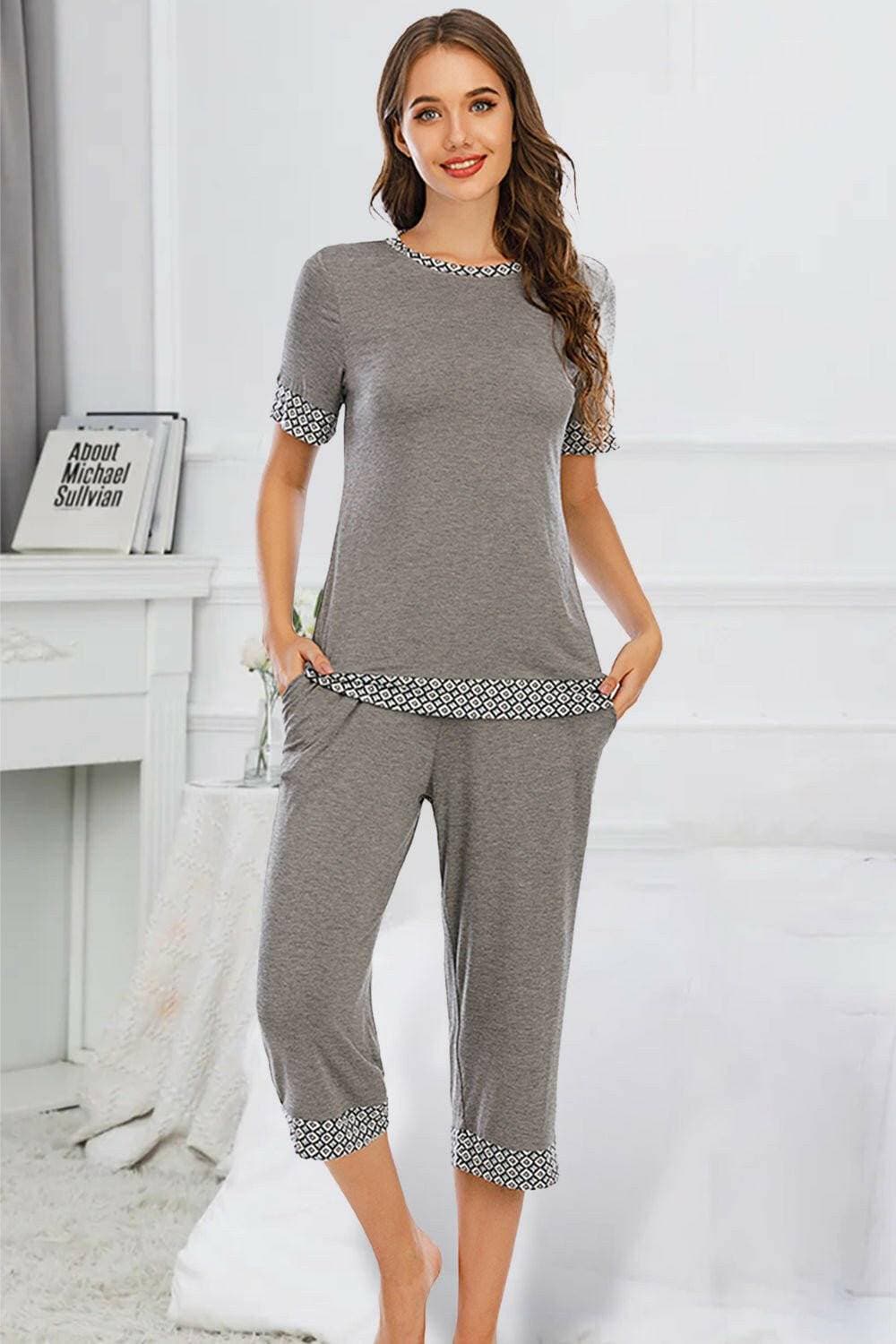 Elegant Lounge Set with Short Sleeve Top and Capri PantsElegant Lounge Set with Short Sleeve Top and Capri Pants
 Indulge in relaxation without compromising on style. Elevate your loungewear game with our Elegant Lounge SLove Salve Elegant Lounge Setlounge